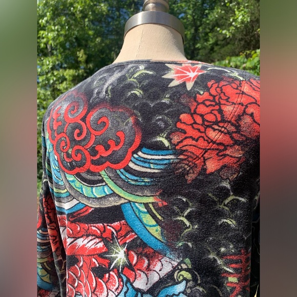 Vintage Tattoo Design V-Neck Tee - Picture 14 of 14